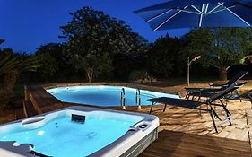 Villa Elena With Jacuzzi